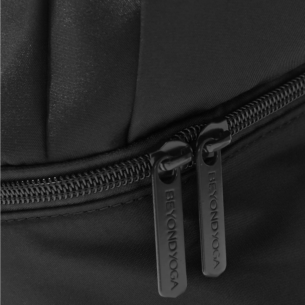 NWT Beyond Yoga Convertible Gym Bag - Picture 14 of 16